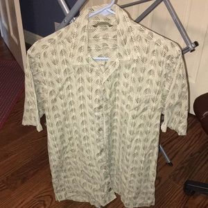 Men’s Medium Tommy Bahama Casual Button Down